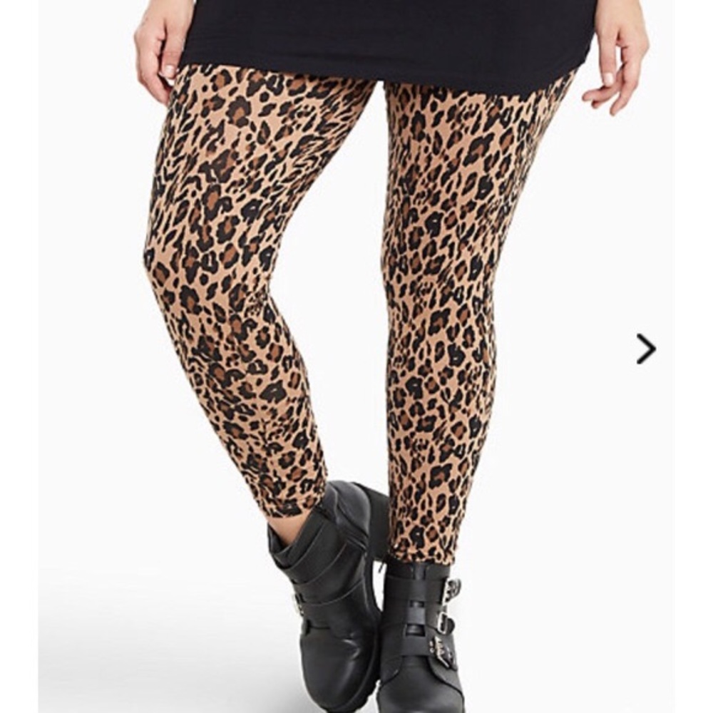 Torrid Premium Leopard leggings size Med large 00